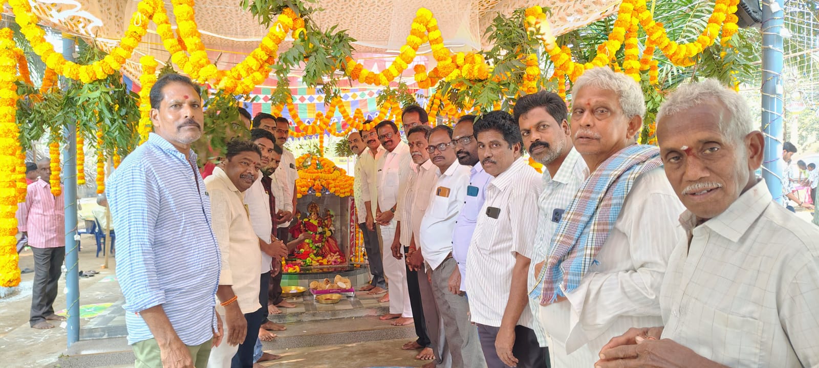 కొత్తపాలెం సత్తెమ్మ తల్లి అమ్మవారిని దర్శించుకున్న గుత్తుల సాయి &టిడిపి నాయకులు