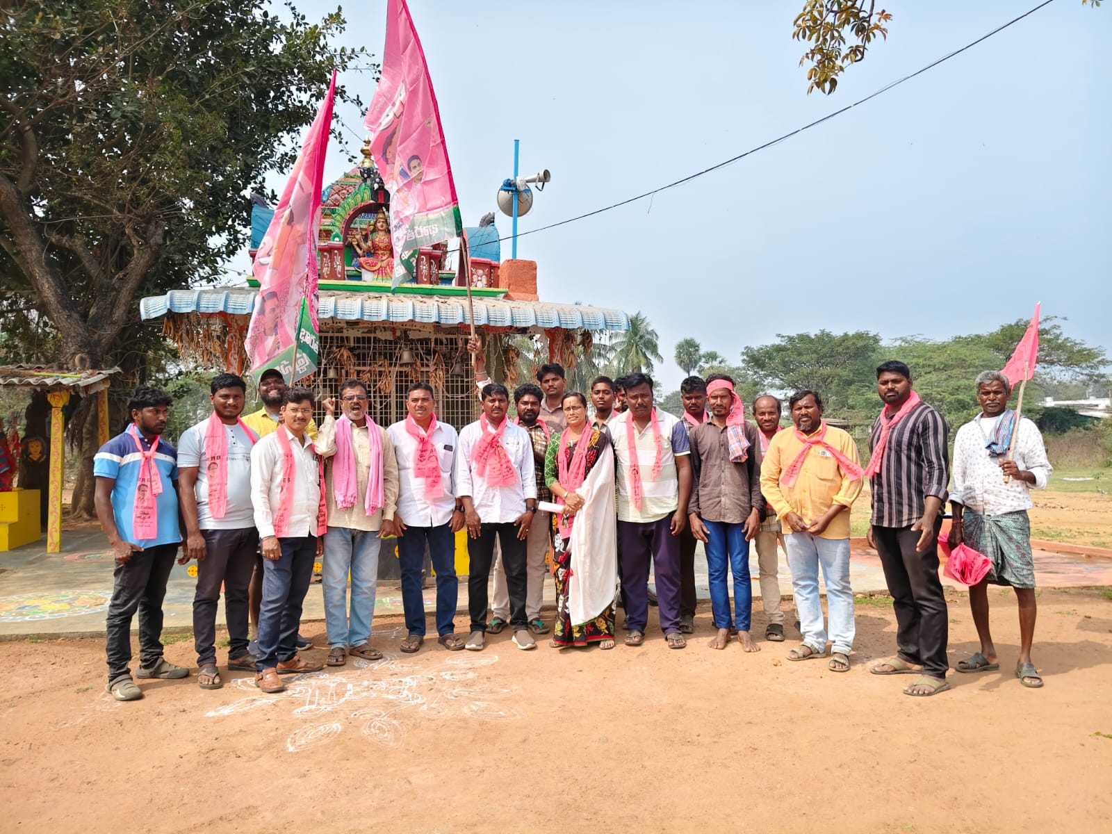 ప్రచారంలో దూసుకుపోతున్న టిఆర్ఎస్ పార్టీ అభ్యర్థులు