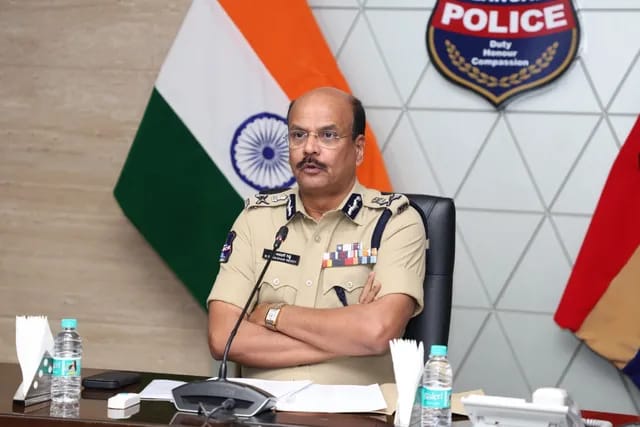 ఎన్నికలను సమర్థవంతంగా నిర్వహించాలి : డీజీపీ బి.శివధర్ రెడ్డి