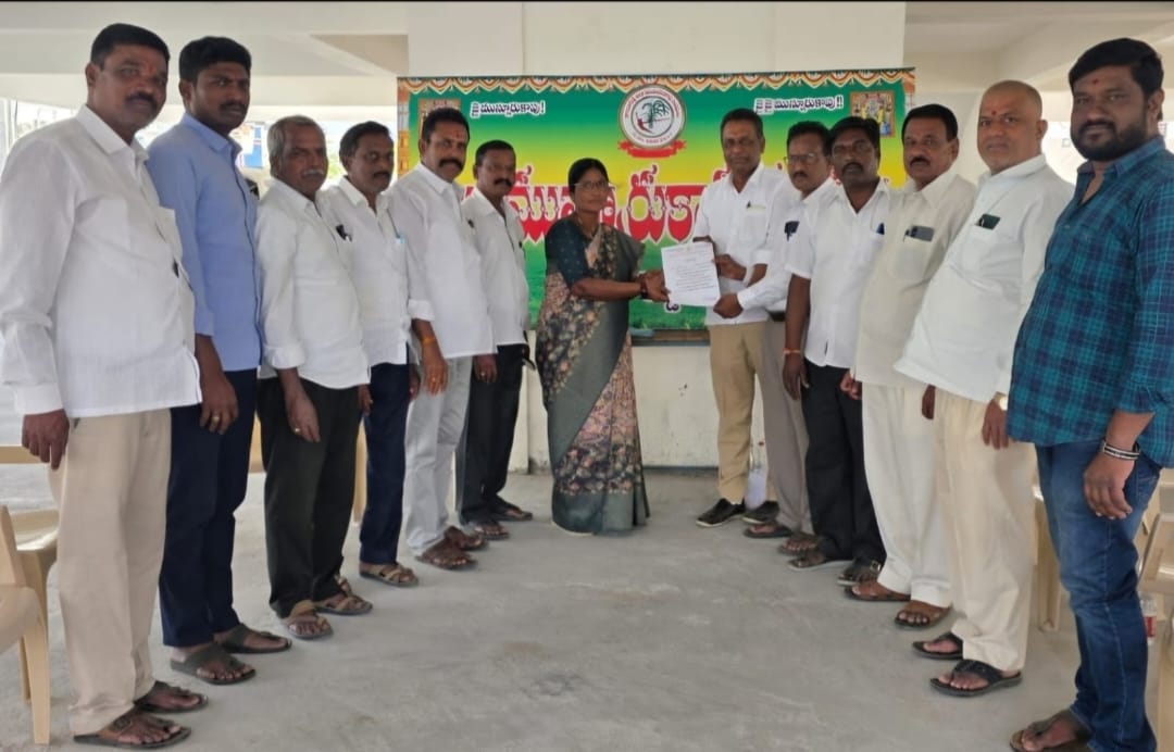 జిల్లా మున్నూరు కాపు మహిళాఅధ్యక్షురాలు గోపు సునంద సంతోష్