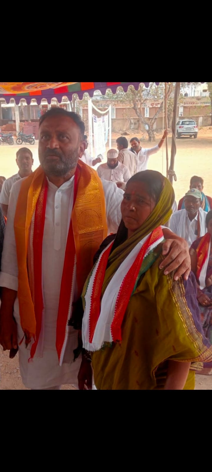 పేదరికం వెంటాడుతున్న..ప్రచారంలో ముందంజ