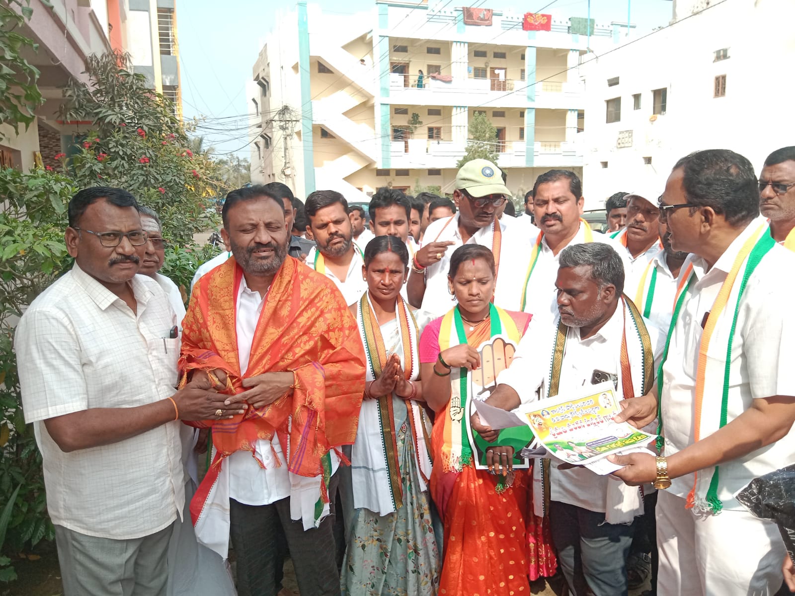 అధికార పార్టీ అభ్యర్థులను గెలిపించండిబిచ్కుంద పట్టణాభివృద్ధికి తోడ్పడండి