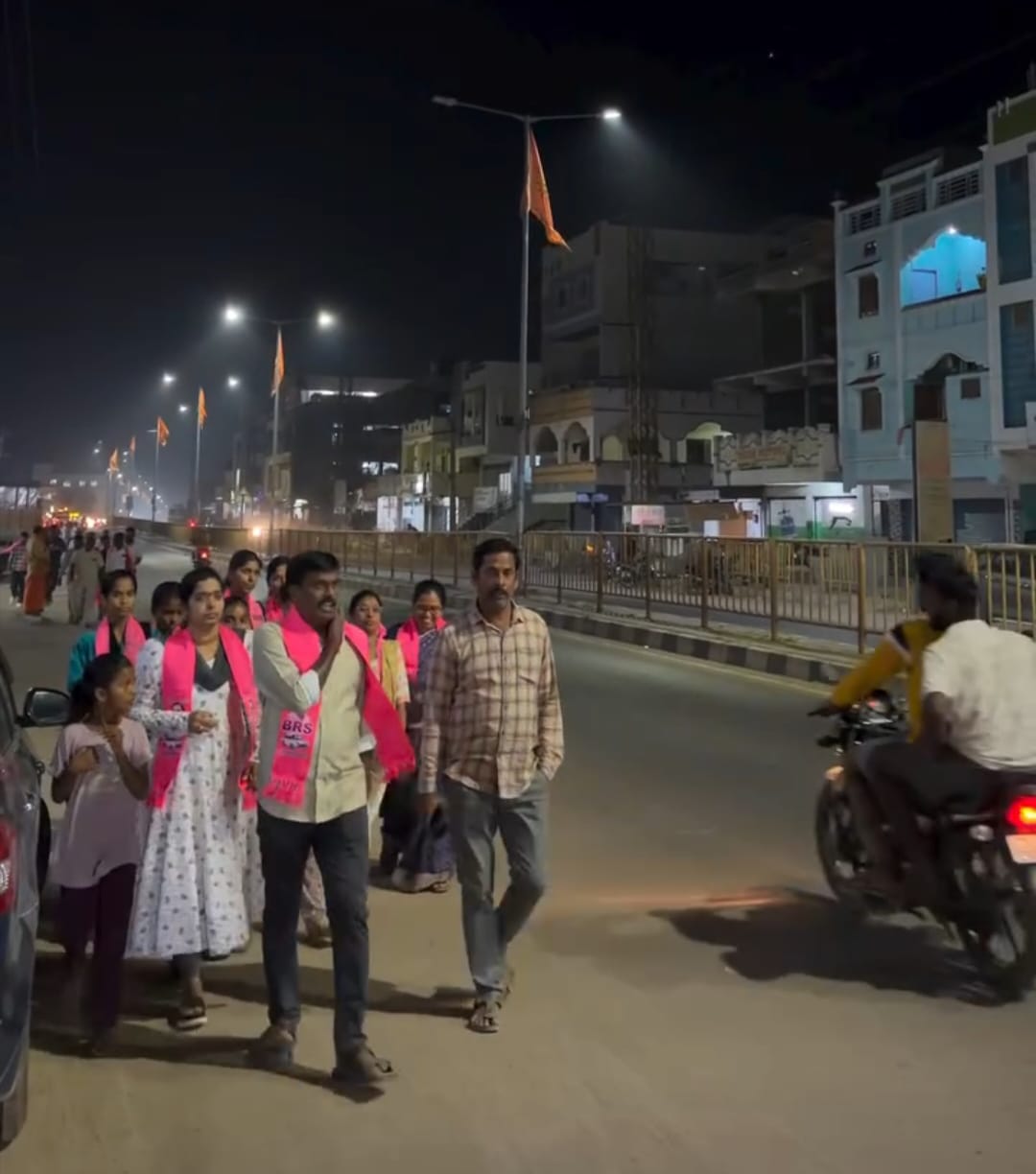 నన్ను ఆశీర్వదించి గెలిపిస్తే అభివృద్ధి చేసి చూపిస్తా ఆకారపు గౌతమి రాజు.