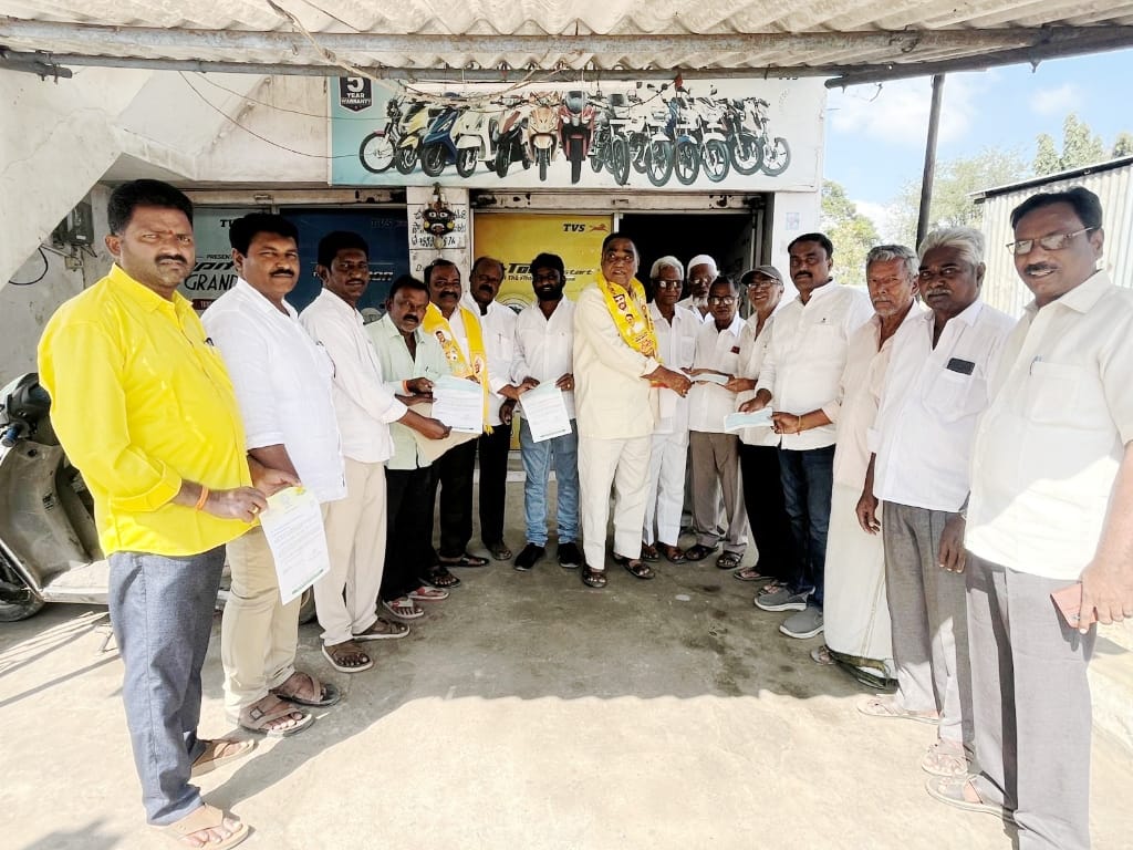 ముఖ్యమంత్రి సహాయ నిధి చెక్కులు పంపిన చేసిన: ఎద్దల సుబ్బారాయుడు