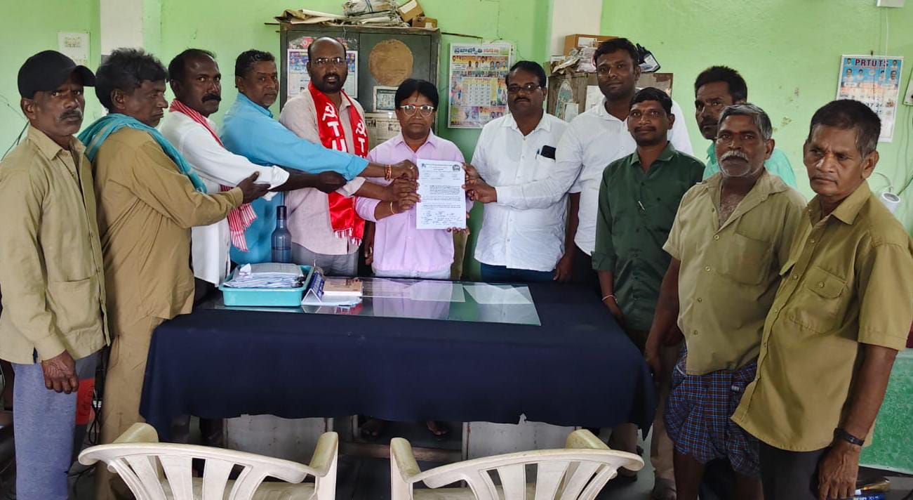 కార్మికుల హక్కులను కార్పొరేట్లకు తాకట్టు..