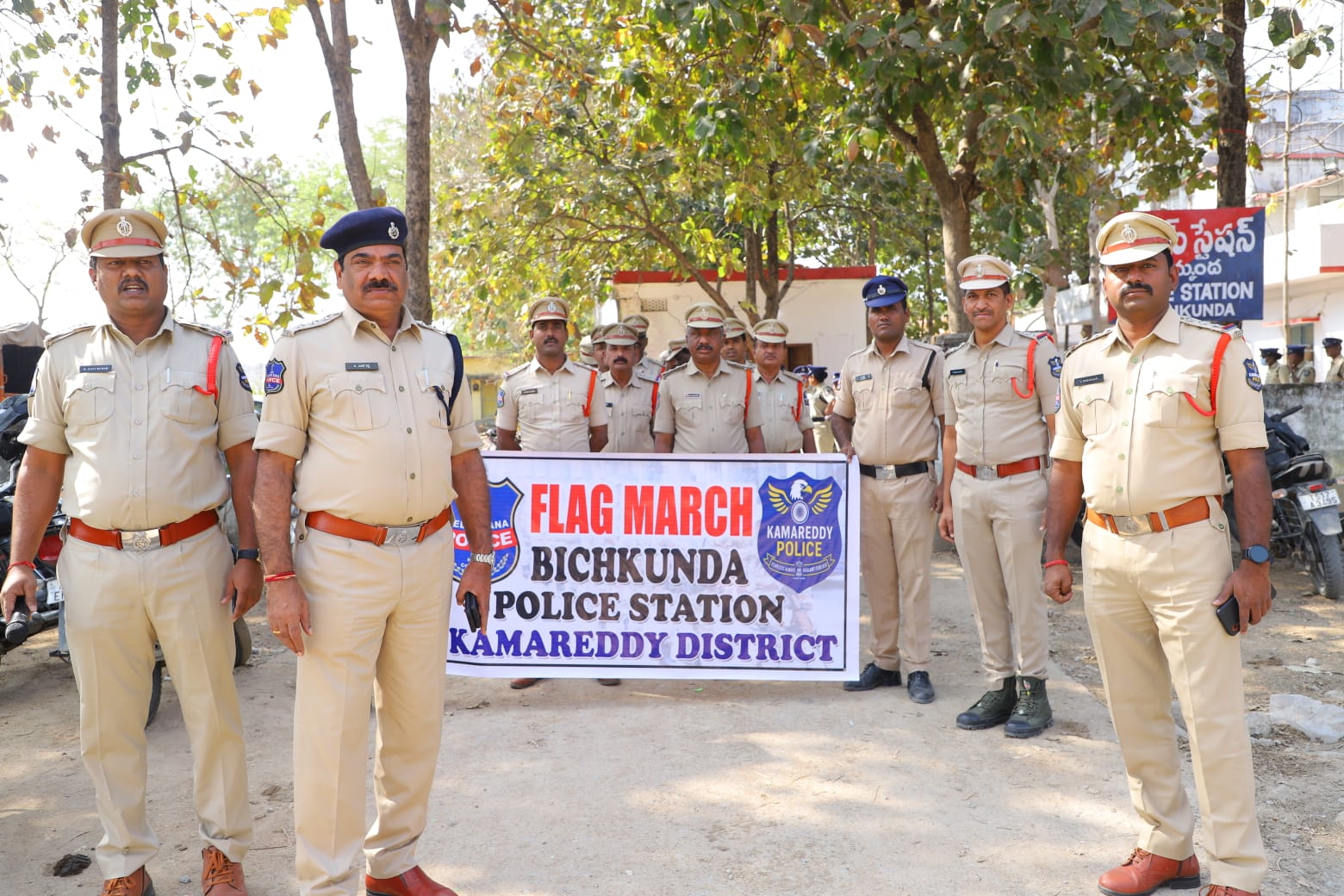 బిచ్కుంద లో పోలీసుల ఫ్లాగ్ మార్చ్