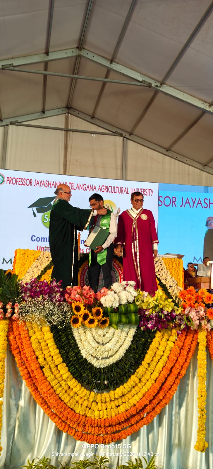 ఏర్గట్లమండల వ్యవసాయ అధికారి వైష్ణవ్‌కు గవర్నర్ చేతుల మీదుగా డాక్టరేట్ పట్టా