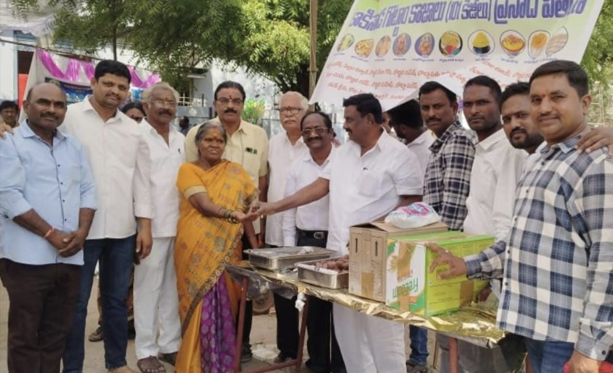 పేట మరిడిమాంబ పండగ ప్రసాదం పంపిణీ చేసిన నాగ జగదీష్