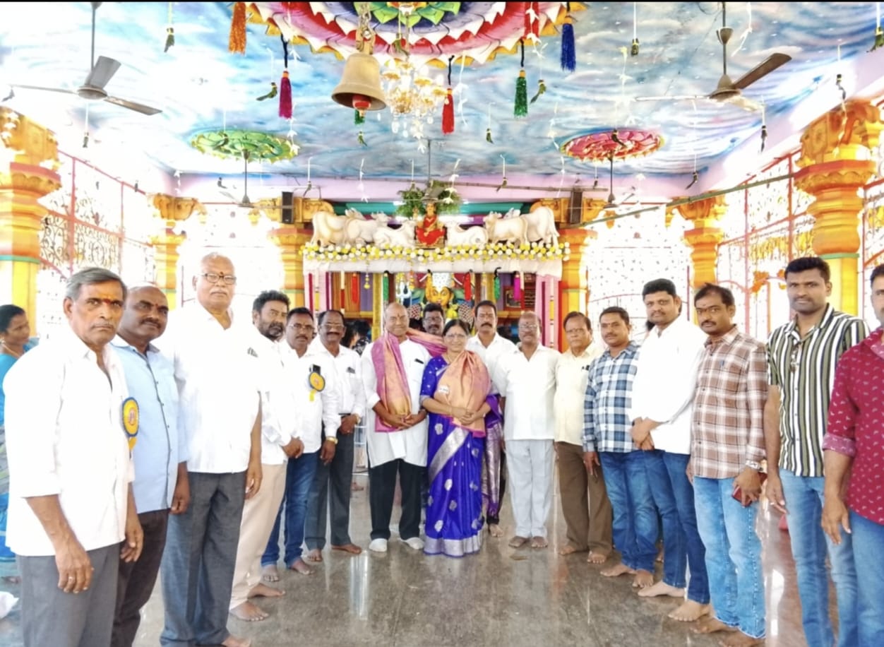 మరిడి మాంభను దర్శించుకున్న మాజీ ఎంపీ డాక్టర్ సత్యవతి విష్ణుమూర్తి దంపతులు