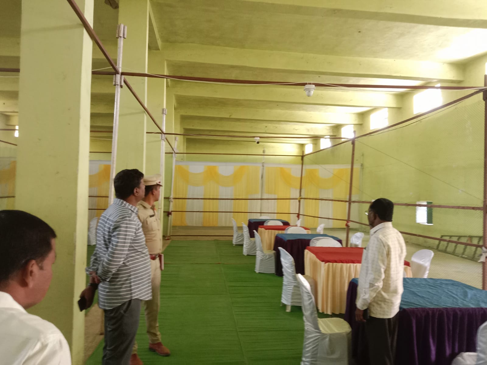 కౌంటింగ్ కేంద్రాలను పరిశీలించిన సిఐ రవికుమార్ ఎస్సై రాజు….