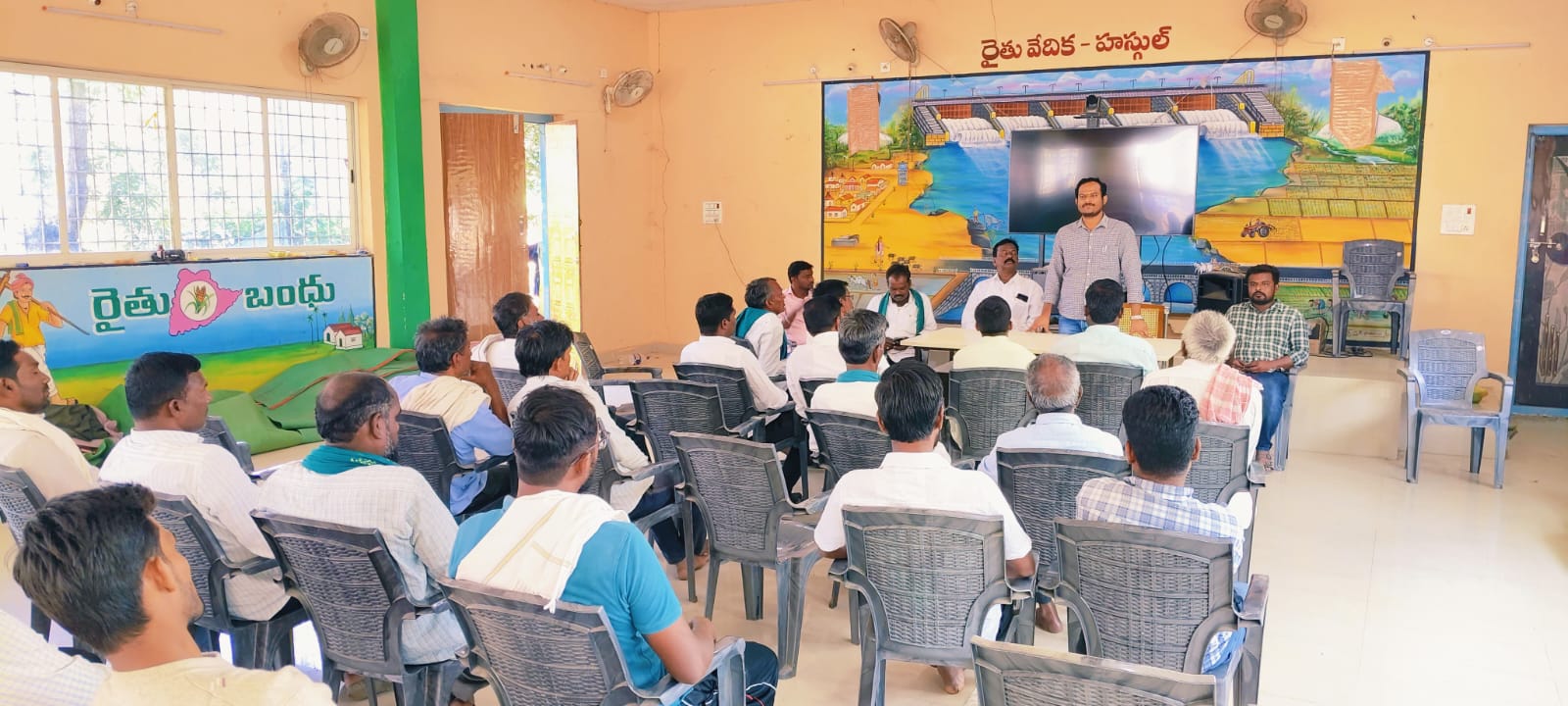 యూరియా బుకింగ్ పై రైతులకు అవగాహన సమావేశం