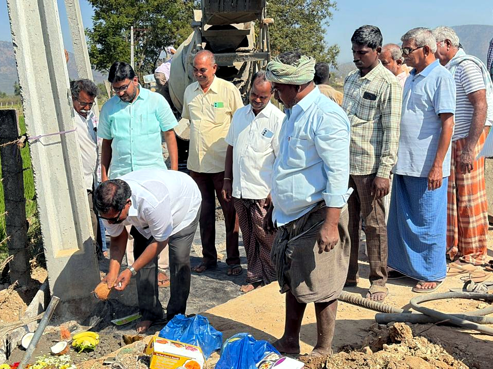40లక్షల రూపాయలతో సిమెంటు రోడ్డు నిర్మాణ పనులు ప్రారంభించిన రాజంపేట జనసేన పార్టీ నాయకులు:-యల్లటూరు శివరామరాజు