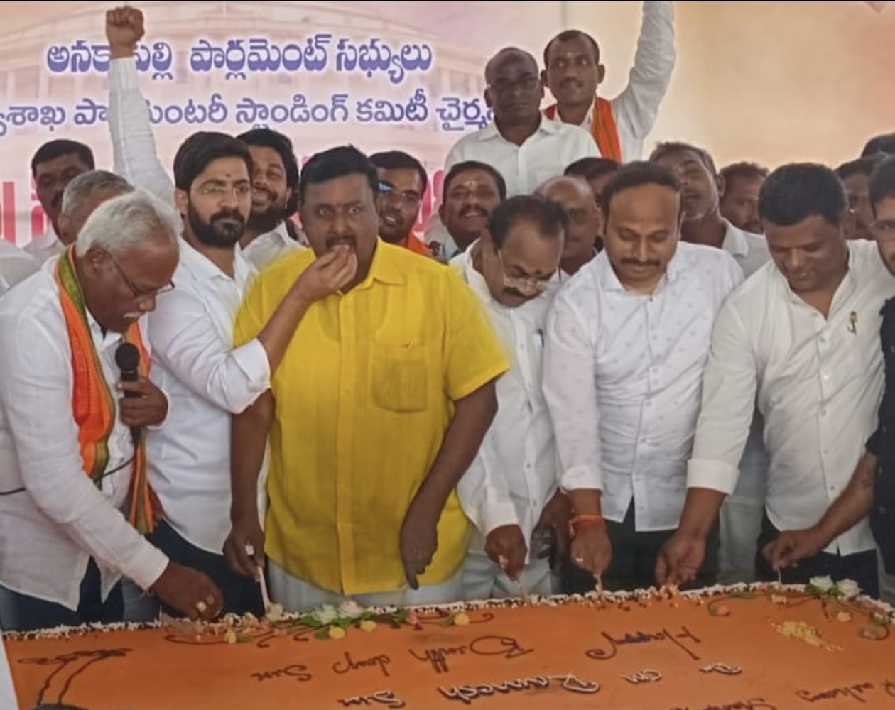 సీఎం రమేష్ జన్మదిన వేడుకల్లో పాల్గొన్న మాజీ ఎమ్మెల్సీ బుద్ధ నాగ జగదీష్