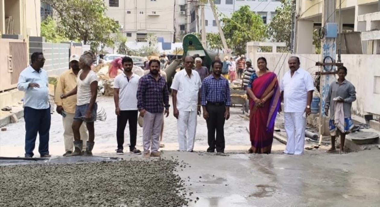 బాలకృష్ణ బస్టాప్ వెనుక 1.50 కోట్లతో సిమెంట్ రోడ్డు కాలువలు – కార్పొరేటర్ చిన్న తల్లి నీలబాబు