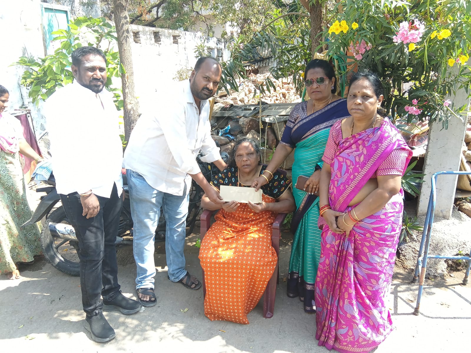 గుండె సంబంధిత వ్యాధిగ్రస్తురాలికి ఆర్థిక సహాయం అందజేసిన విబిఎన్ ఫౌండేషన్