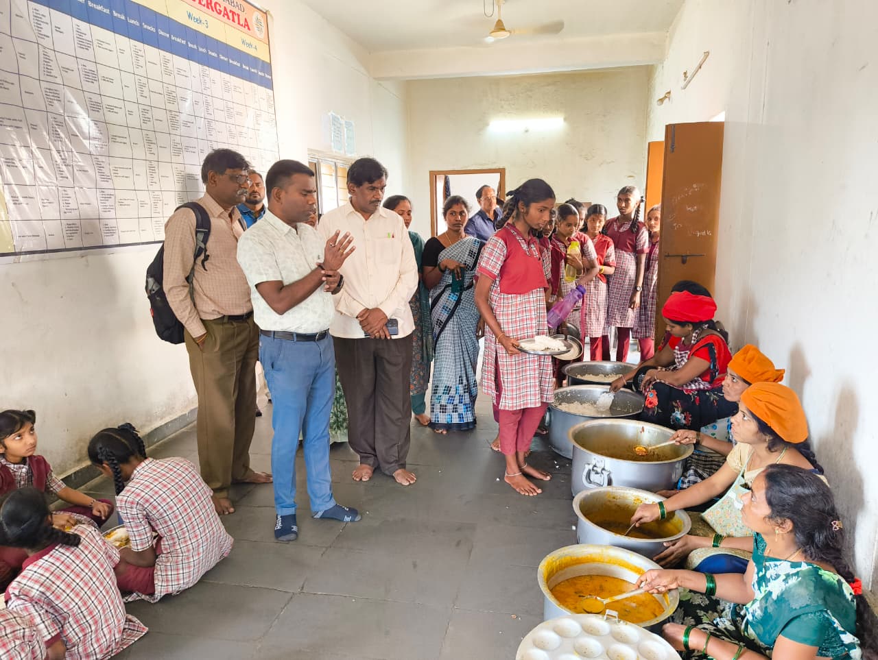 ఏరుగట్లలో హాస్టల్, కేజీబీవీ స్కూల్ పరిశీలన