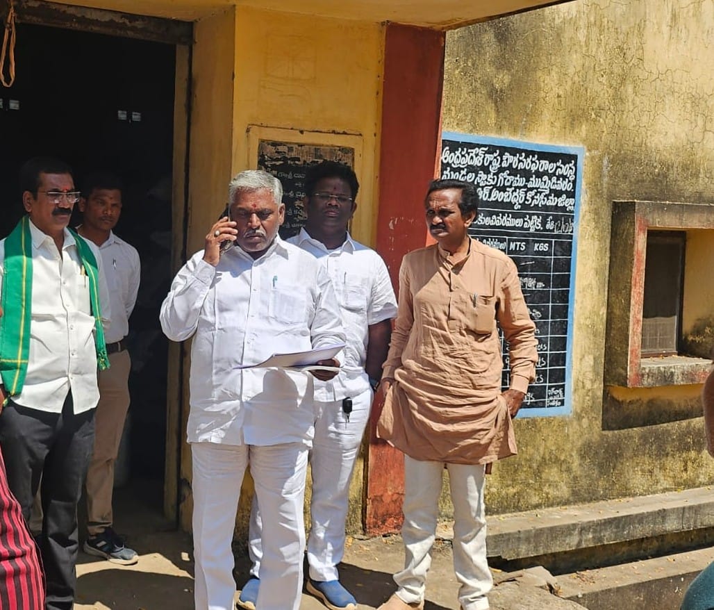 సివిల్ సప్లైస్ బోర్డు డైరెక్టర్ గోదాముల తనిఖీ