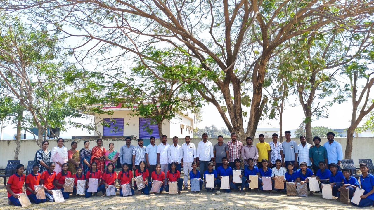 హైస్కూల్లో సరస్వతి పూజ.