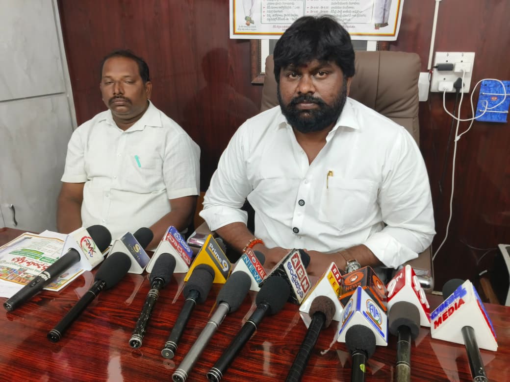 బీసీ హక్కుల కోసం “బీసీ సింహ గర్జన” – జిల్లా అధ్యక్షుడు కోన నాగర్జున పిలుపు