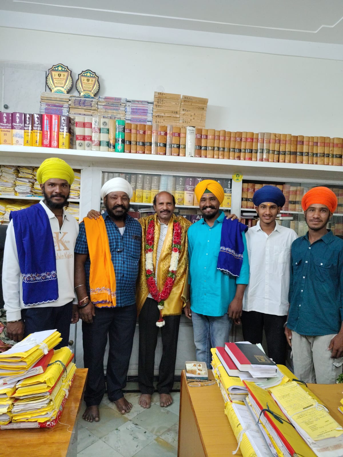 అందోల్ జోగిపేట్ మున్సిపాలిటీ చైర్మన్ కృష్ణారెడ్డి కు మర్యాదపూర్వముగా కలిసిన బావూరి హర్షితసింగ్