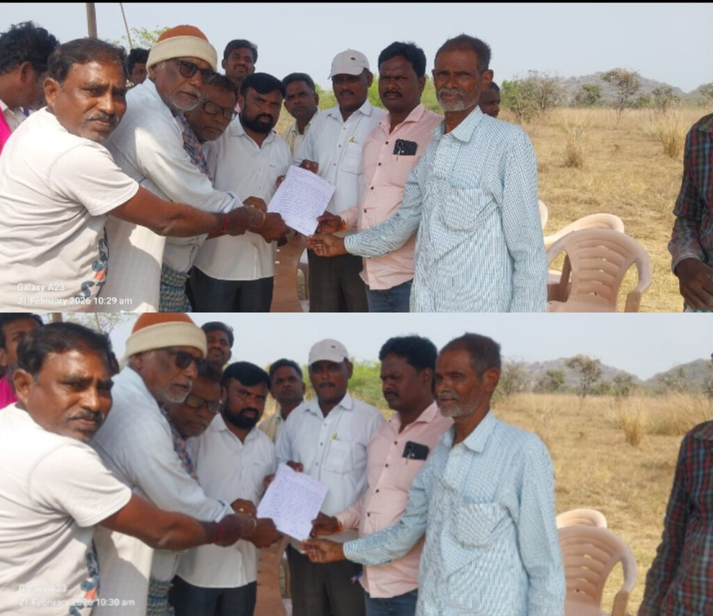 స్టోన్ క్రషర్ కు అనుమతి ఇవ్వకూడదు అని సర్పంచ్ కు వినతిపత్రం అందించిన గ్రామ ప్రజలు
