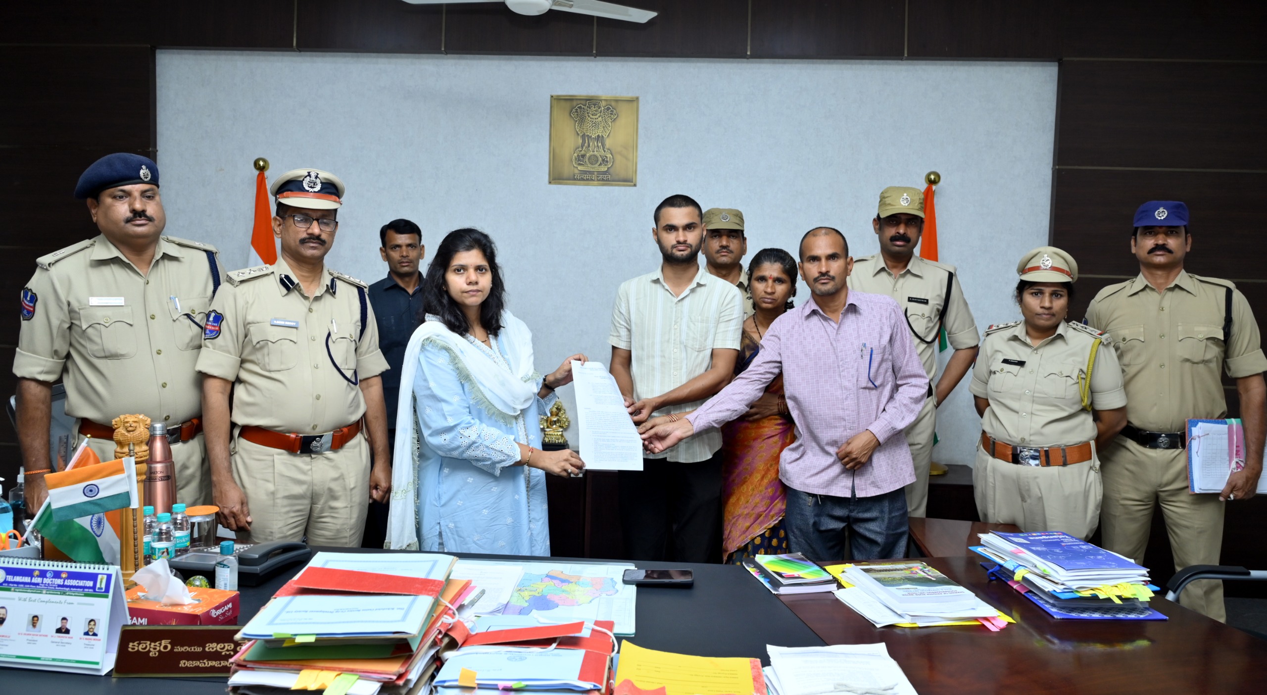 ఎక్సైజ్ కానిస్టేబుల్ సౌమ్య సోదరుడికి ప్రభుత్వ ఉద్యోగo.