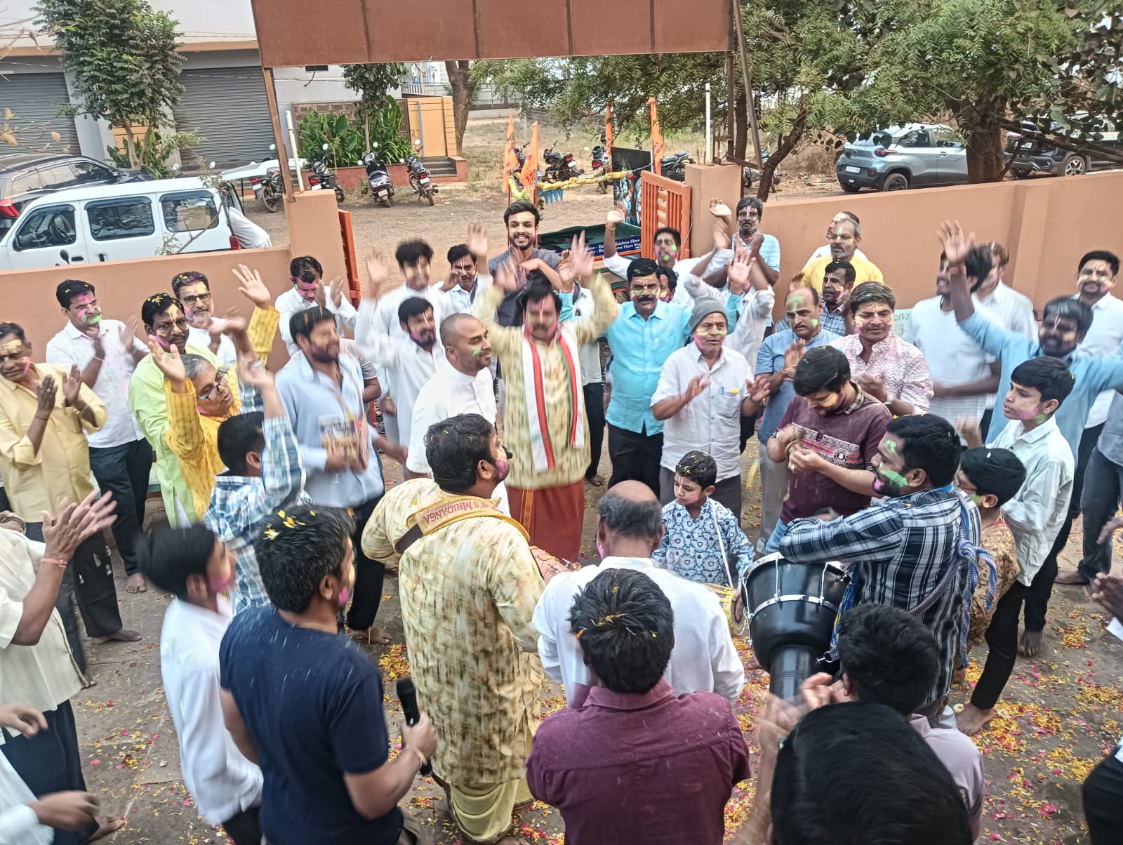 భగవంతుడిని తెలుసుకోవాలంటే హరినామ సంకీర్తనమే మార్గం