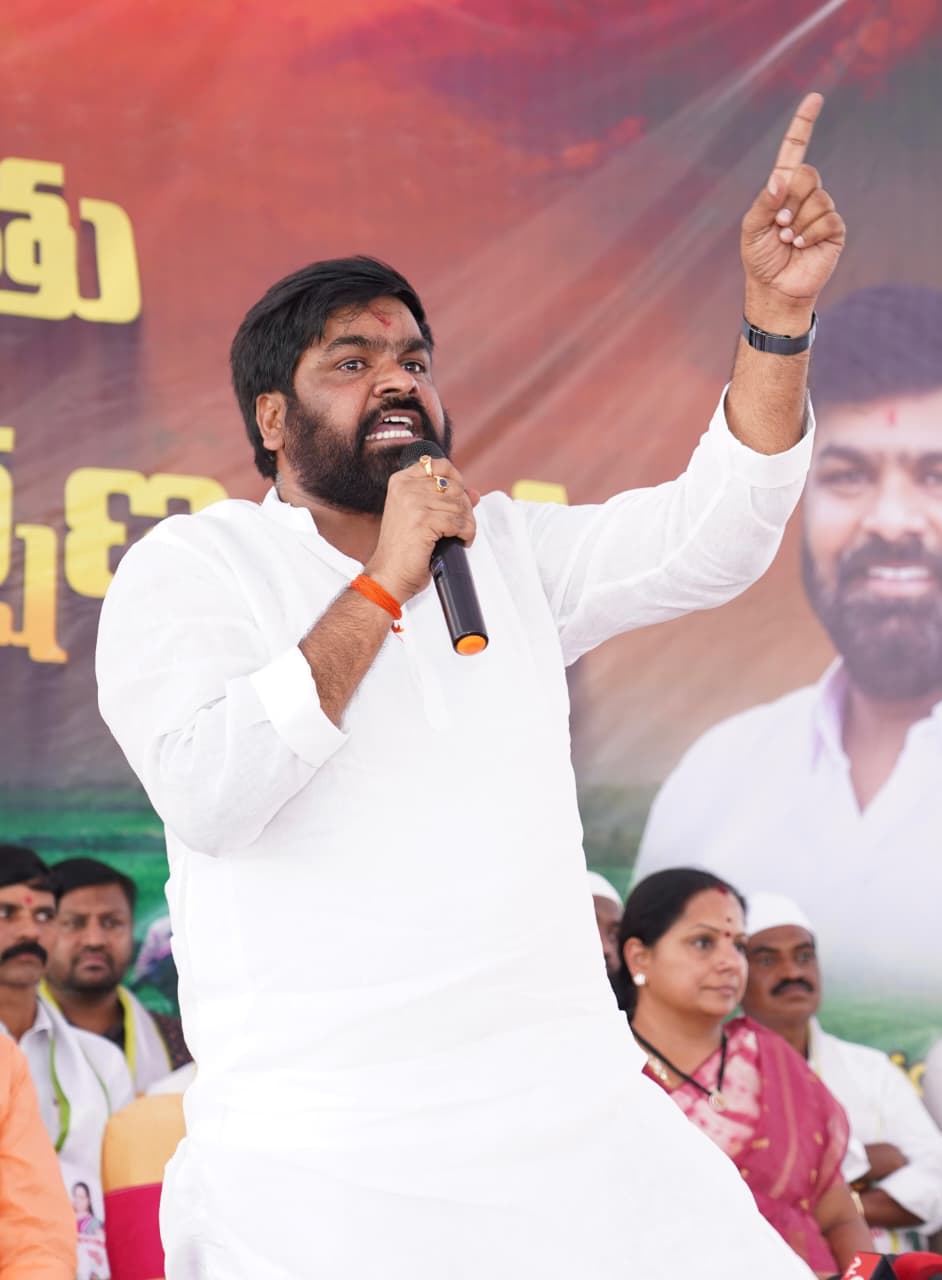 గద్వాలలో అంతా ఒక రాజకీయ నాటకం! రైతు సంఘర్షణ సభలో నిప్పులు చెలరేగిన…