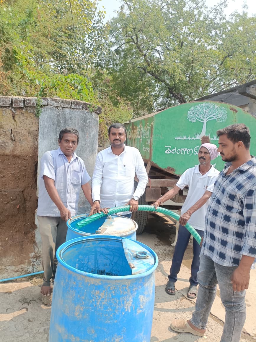 మంచినీటి సమస్యను ట్యాంకర్ల ద్వారా పరిష్కరిస్తున్న బిజెపి 15 వార్డ్ కౌన్సిలర్ అనూష రాకేష్