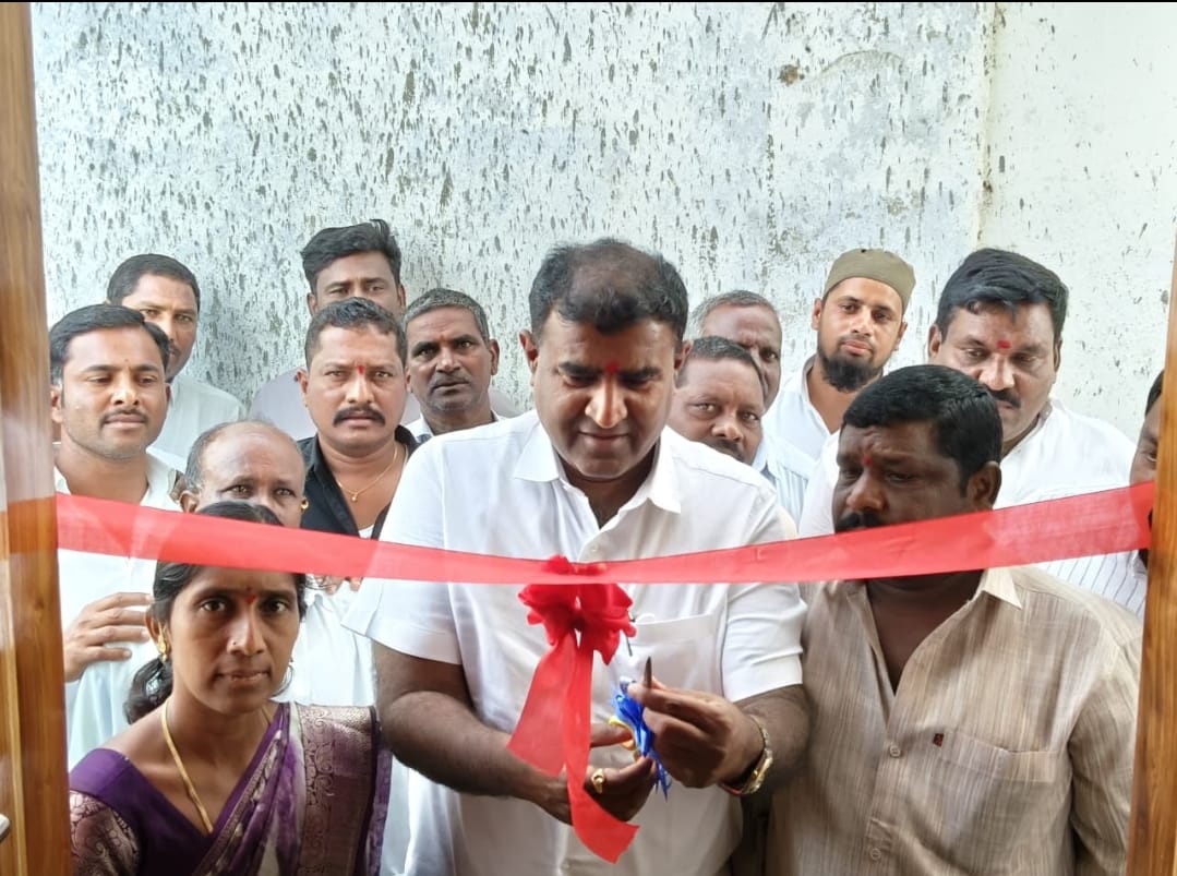 ఏర్గట్లలో ఇందిరమ్మ ఇంటి గృహ ప్రవేశ కార్యక్రమంలో పాల్గొన్న సునీల్ కుమార్