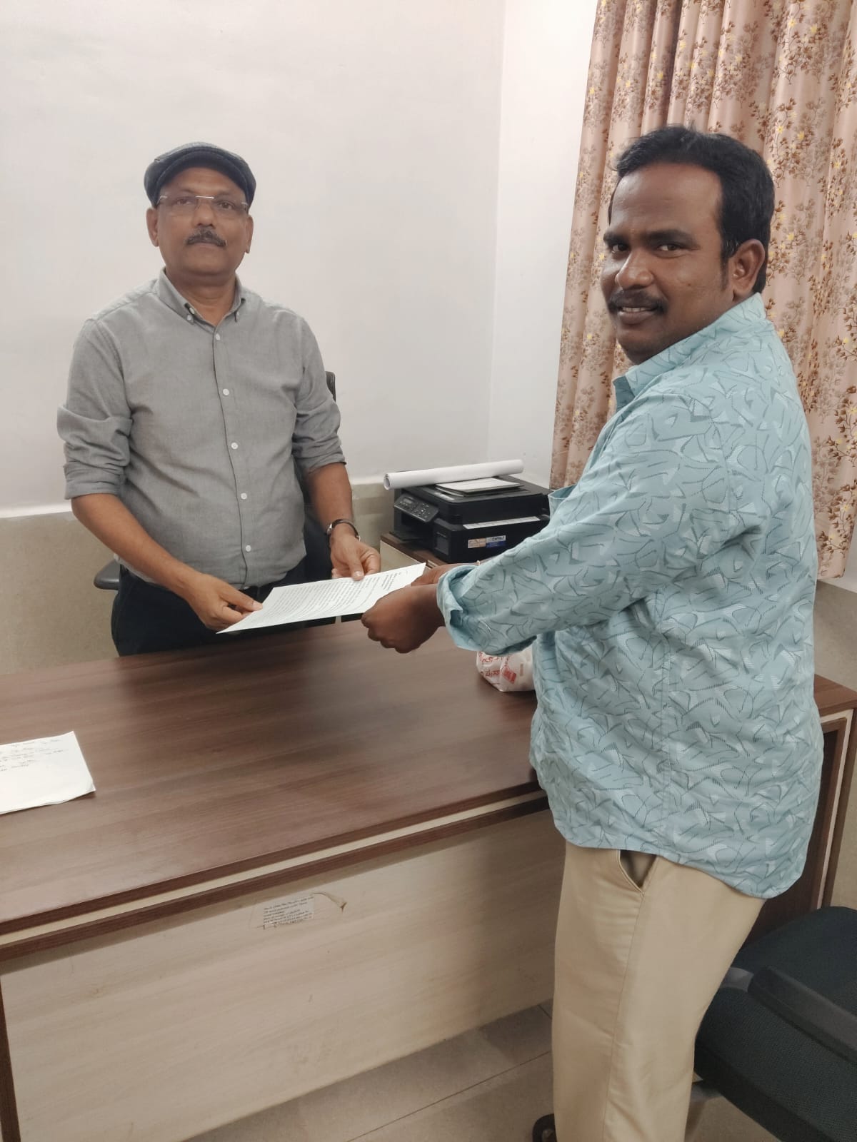 సౌత్ కోస్ట్ రైల్వే ఓ. ఎస్. డి. ని మర్యాద పూర్వకంగాకలసిన :-రాచూరి మురళి.