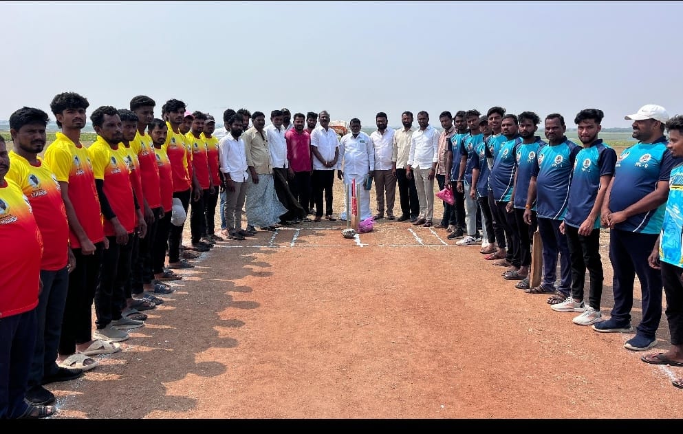 పీపీఎల్-9 క్రికెట్ పోటీలను ప్రారంభించిన పెబ్బేర్ మునిసిపాలిటీ చైర్మన్ అక్కి శ్రీనివాస్ గౌడ్ గారు.