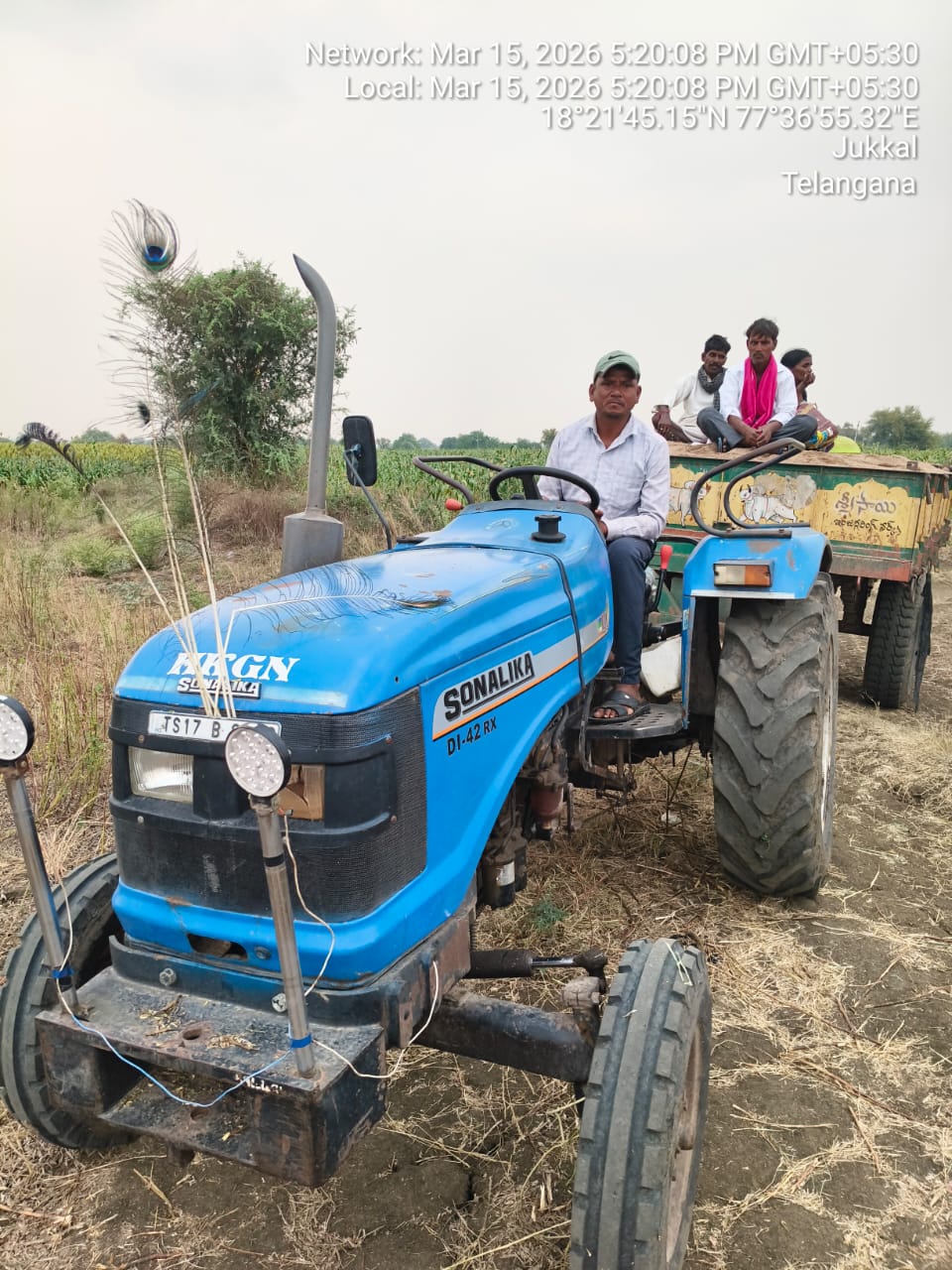 అక్రమ ఇసుక ట్రాక్టర్ పట్టుకున్న పోలీసులు….