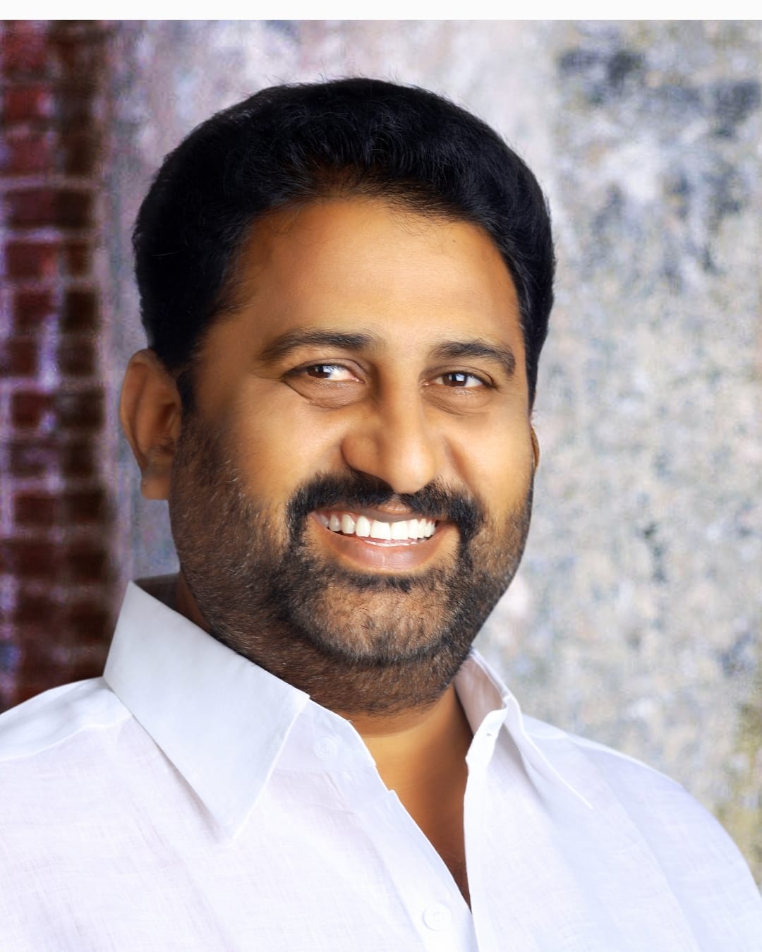 ఆలయ నిర్మాణానికి దాతలు సహకరించాలి: దాట్ల బుచ్చిబాబు