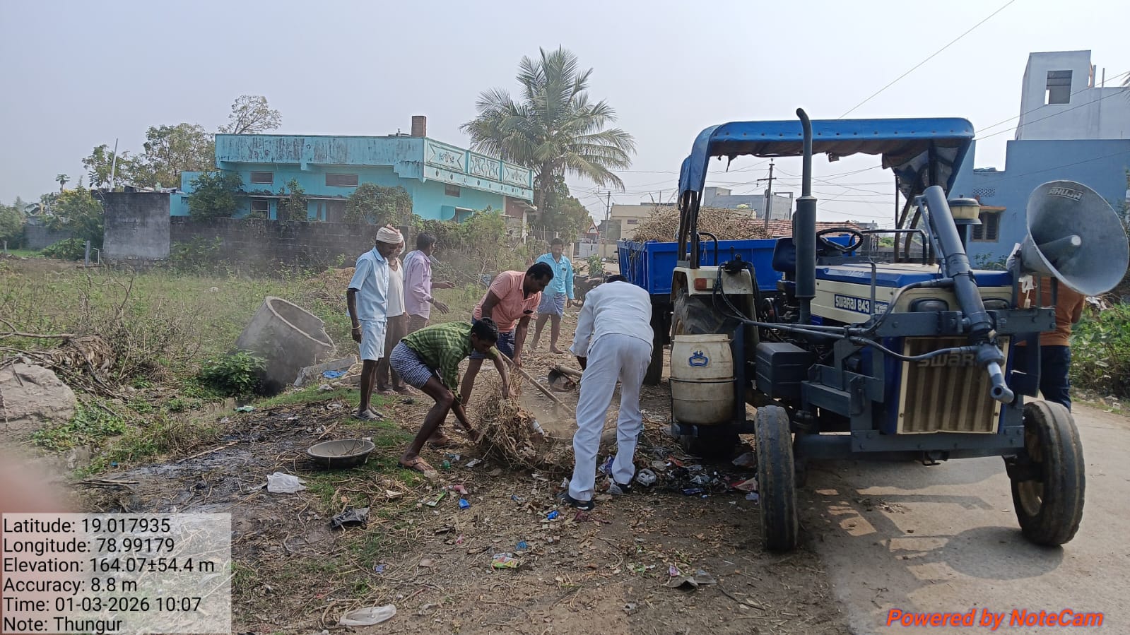 గ్రామ సర్పంచ్, పాలకవర్గం శ్రమదానం…..