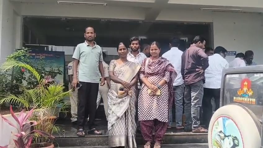 లోక్‌సభ విపక్ష నేత రాహుల్ గాంధీ వస్తునందున రాష్ట్రంలో ప్రతిపక్షాలను, అరెస్ట్.