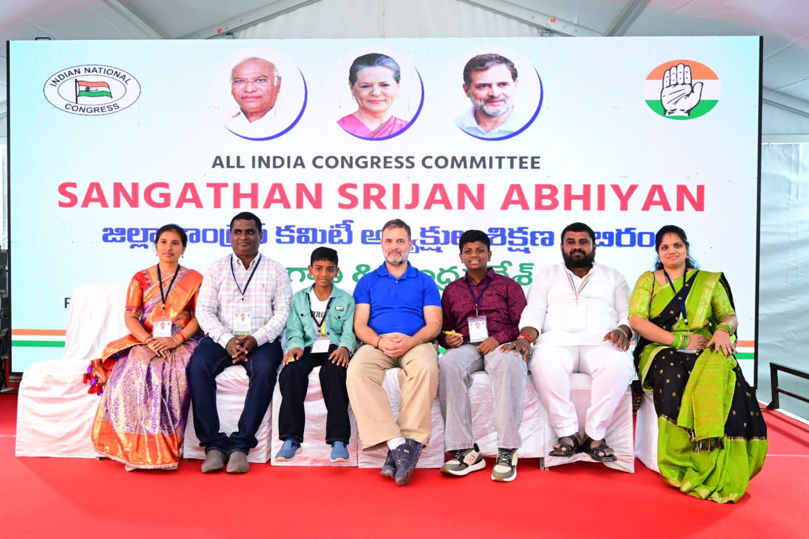 రాహుల్ గాంధీతో బొబ్బిలి రామకృష్ణ.