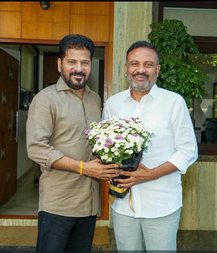 సీఎం రేవంత్ రెడ్డి ని కలిసి హోలీ శుభాకాంక్షలు తెలిపిన ఎమ్మెల్యే తోట లక్ష్మీ కాంతారావు