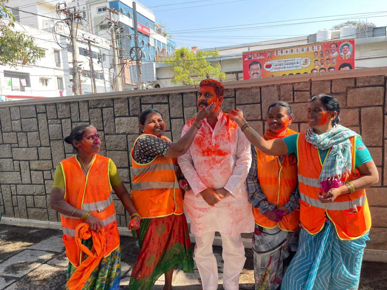 వడ్డేపల్లి వారి ఇంటా అంబరాన్ని అంటిన హోలీ సంబురాలు