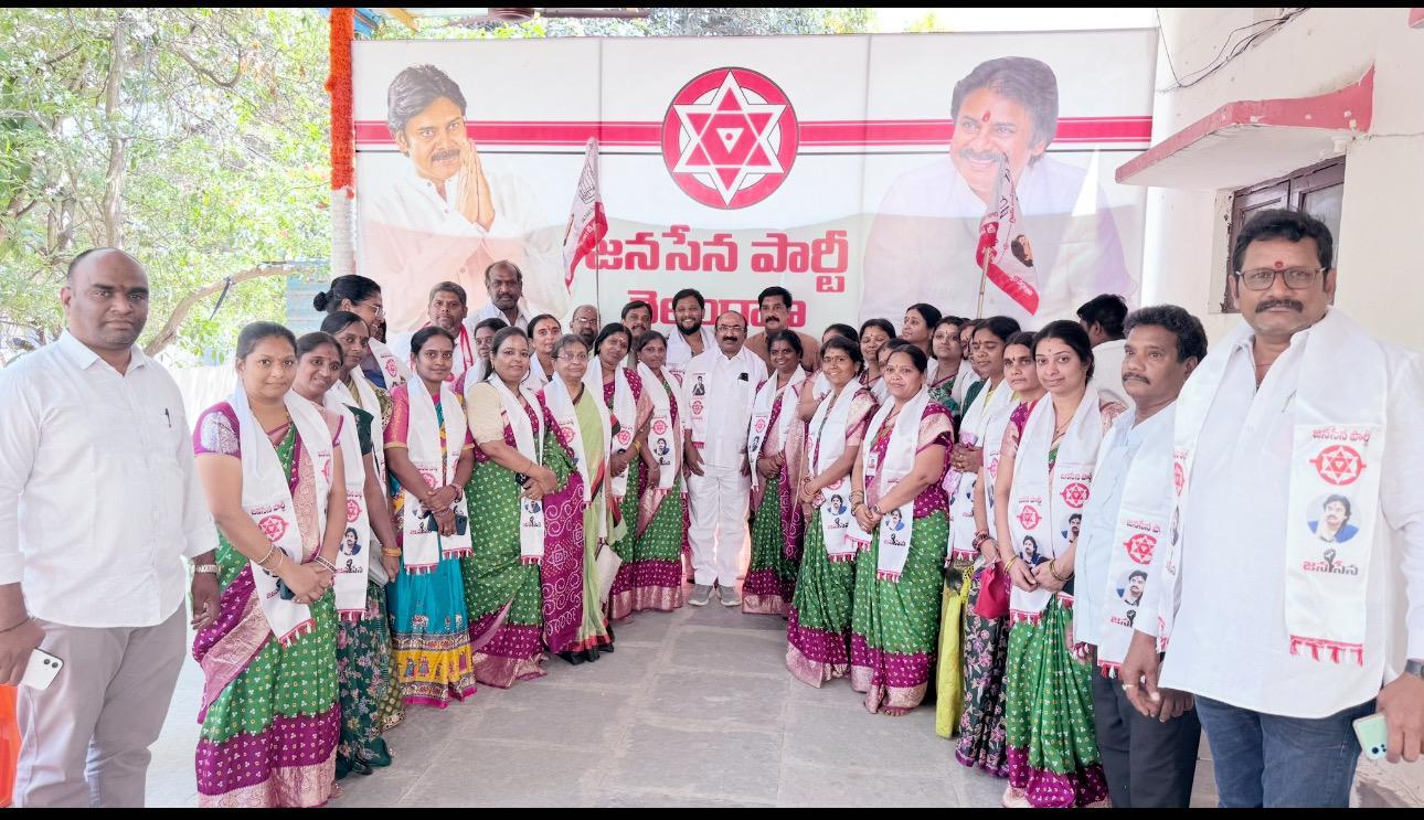 గాయత్రి నగర్ మహిళలను జనసేన పార్టీ లోకి ఆహ్వానించిన : ప్రేమ కుమార్