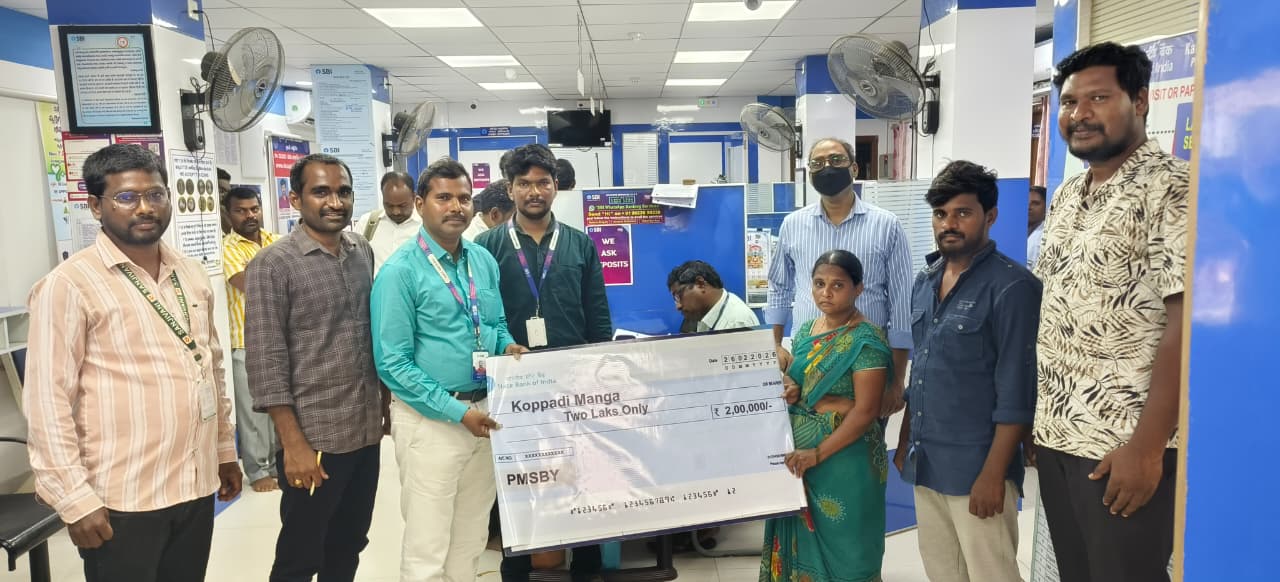 ప్రధానమంత్రి సురక్ష బీమా చెక్కు అందజేత