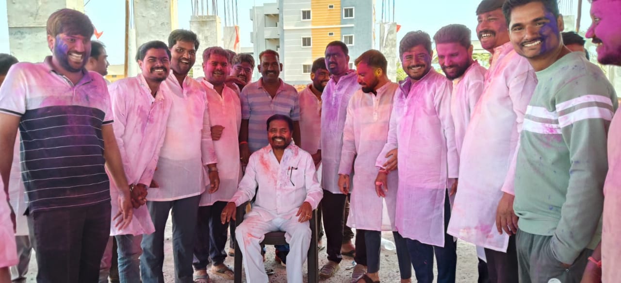 హోలీ వేడుకల్లో పాల్గొన్న ఎస్సి కార్పొరేషన్ మాజీ చెర్మెన్ వై.నరోత్తం..