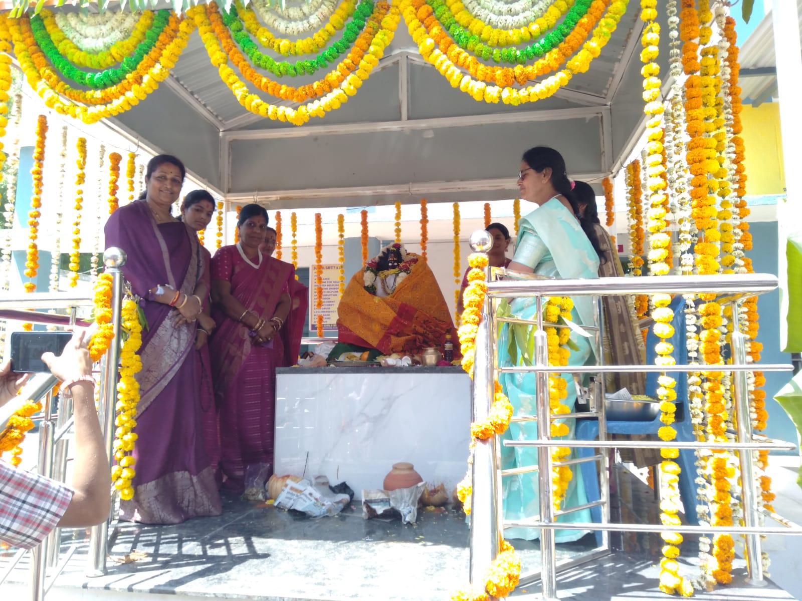 ప్రభుత్వ బాలికల ఉన్నత పాఠశాలలో సరస్వతి విగ్రహం ప్రతిష్టాపన…