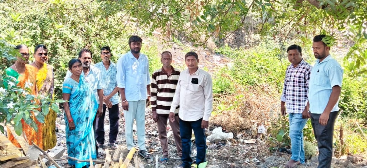 ప్రమాదకరంగా ఉన్న ఇండ్లను తొలగించండి.