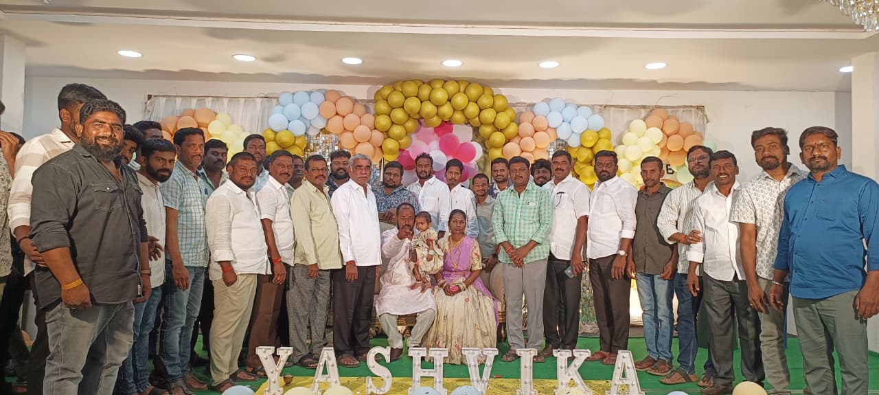 జన్మదిన వేడుకలో పాల్గొన్న బిఆర్ఎస్ నాయకులు.