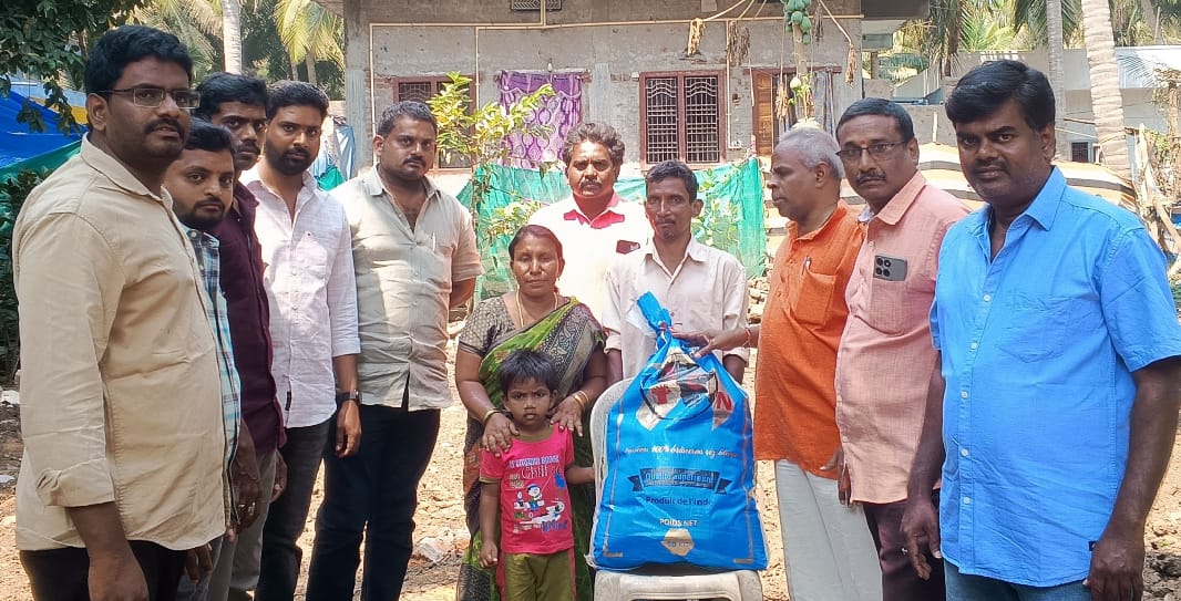 కష్టాలలో ఉన్న వారిని ఆదుకోవడాని యువతి సేవ చేయడానికి ముందుకు రావాలి. గని శెట్టి