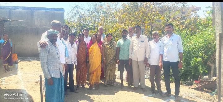 ఇందిరమ్మ ఇళ్ల భూమి పూజ చేసిన సర్పంచ్ లక్ష్మణ్ బాచావార్ .