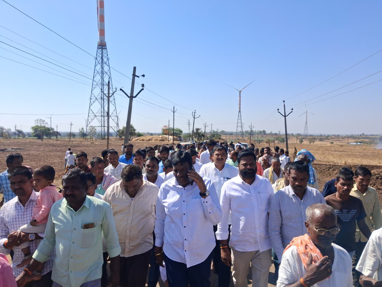 కాళ్ళపూర్ రాపోల్ రైతులకు అండగా మాజీ ఎమ్మెల్యే కొప్పుల మహేష్ రెడ్డి.