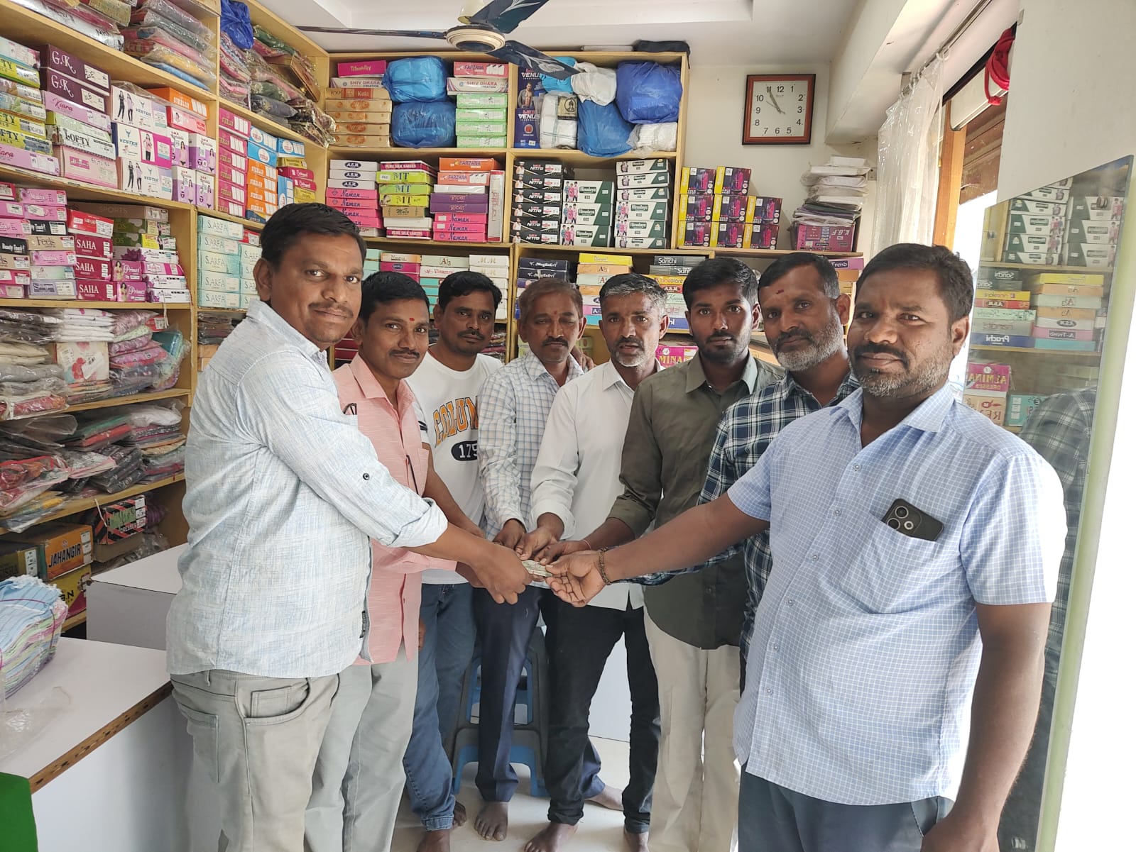 శ్రీ శేషసాయి లక్ష్మి నారాయణ స్వామి దేవాలయంకి విరాళలు అందజేత.