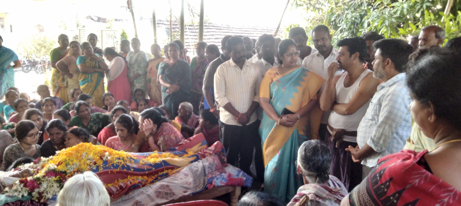 దుంపల ఆదిరెడ్డి కి నివాళులర్పించిన బీజేపీ రాష్ట్ర అధికార ప్రతినిధి డాక్టర్ చందుపట్ల కీర్తి రెడ్డి